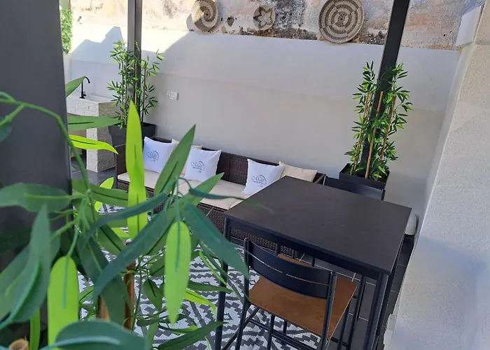 לינה וארוחת בוקר Mae Apulian 3*