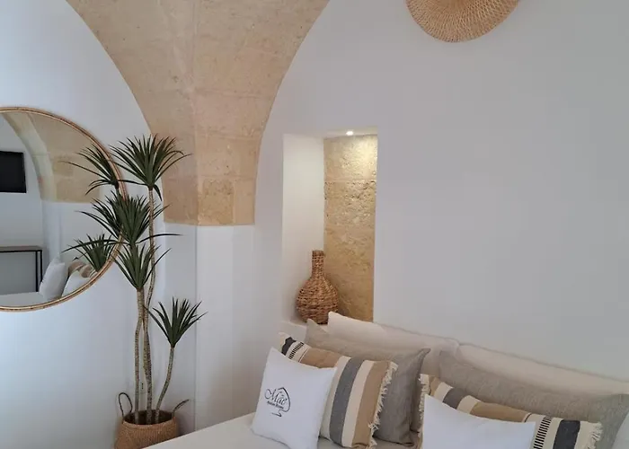 לינה וארוחת בוקר Mae Apulian 3*