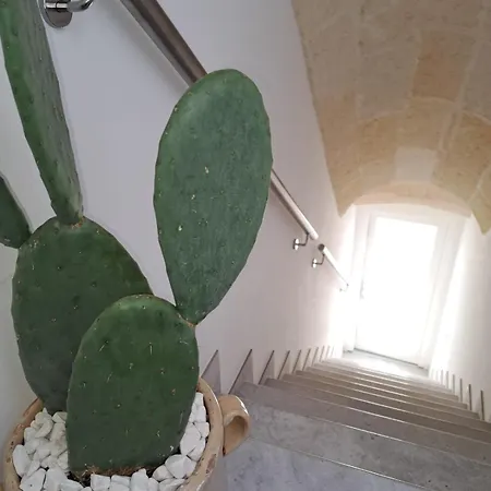 Mae Apulian *